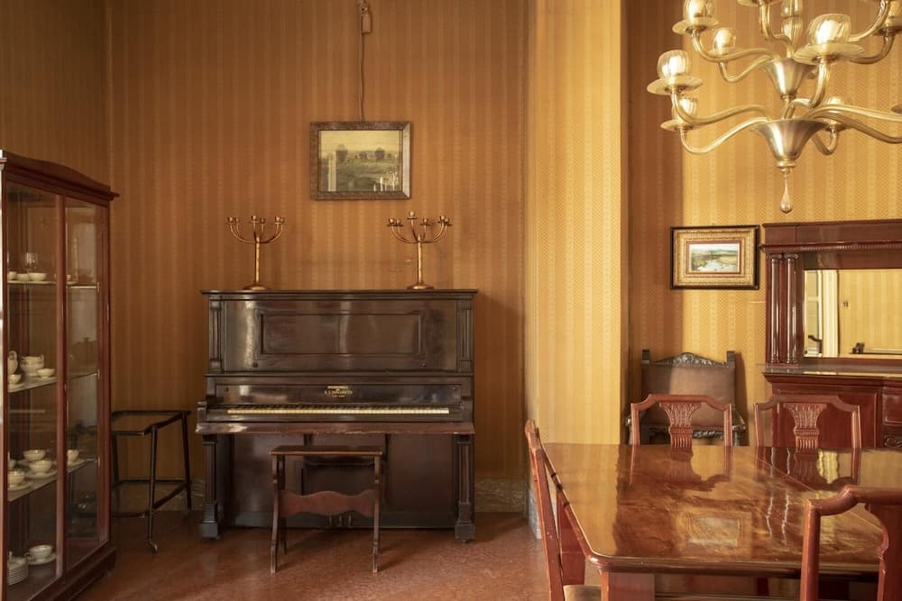 Liberty Apartment Near Santa Cecilia Theatre by Wonderful Italy