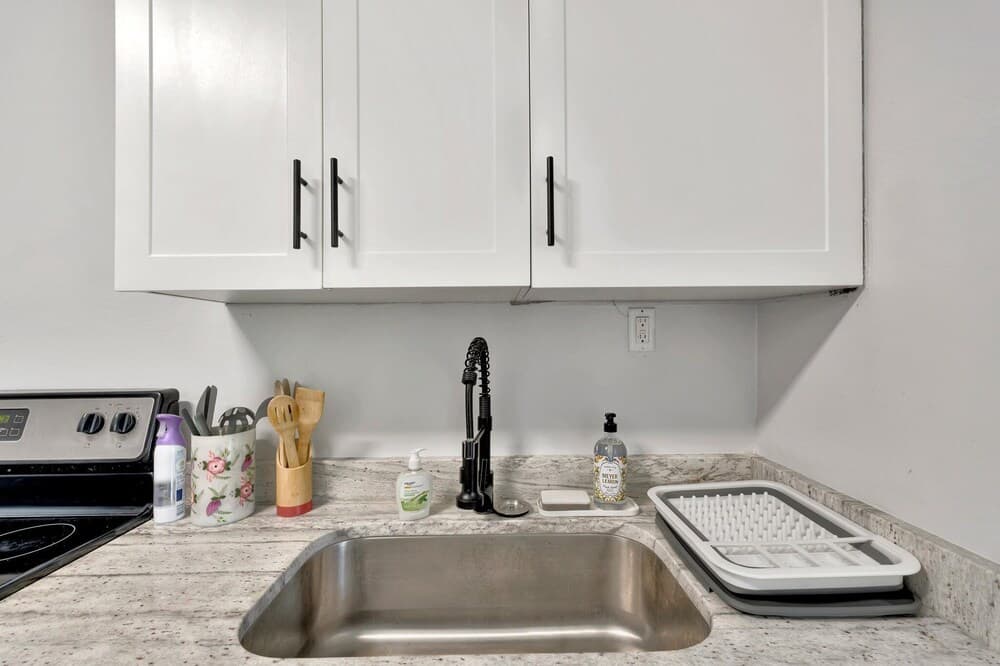 Sunset Stays by the Beach & Caddy's