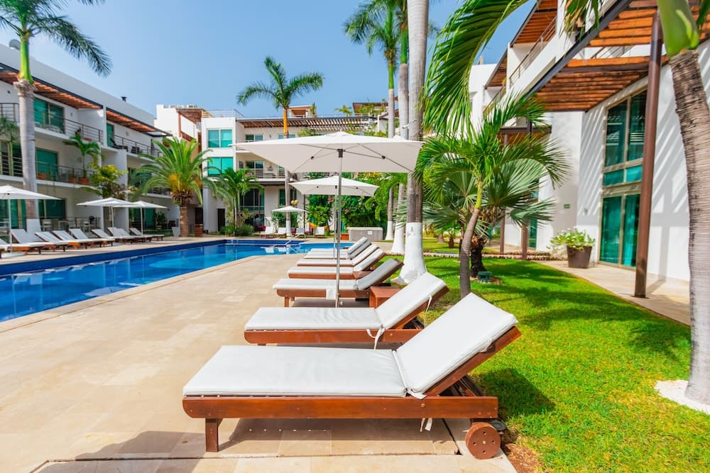 Via 38 C - Modern Condo At Via 38 Condos