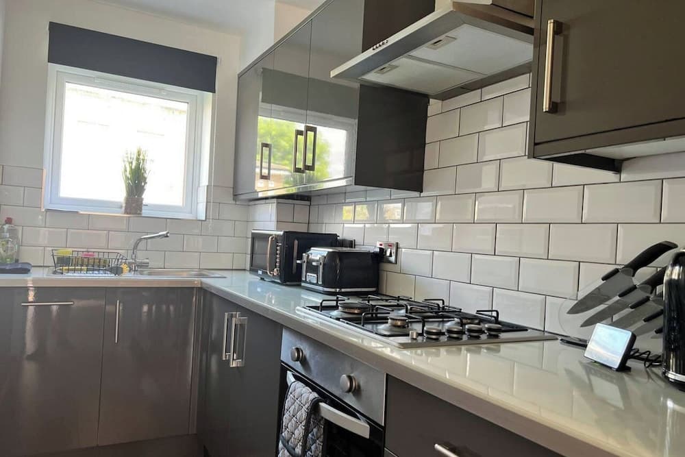 Central 4-bed House - Parking, Patio, Garden, Wifi