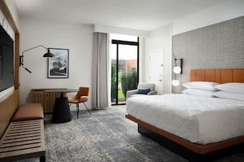 Sheraton Grand Rapids Airport Hotel