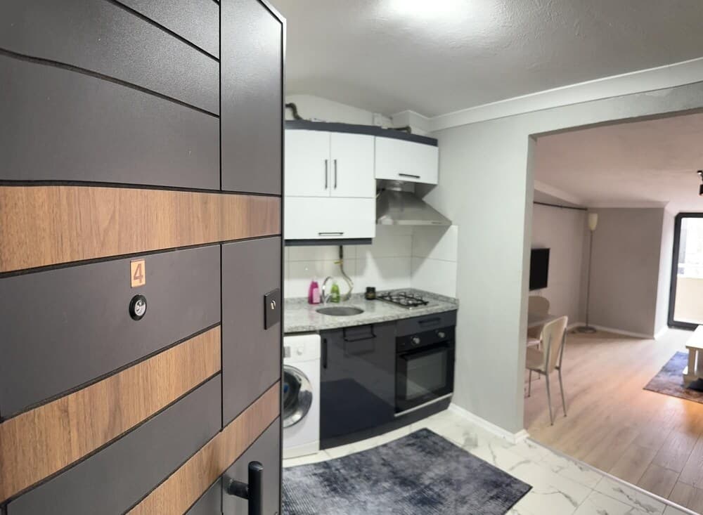 Modern Apartment With Balcony in Esenler