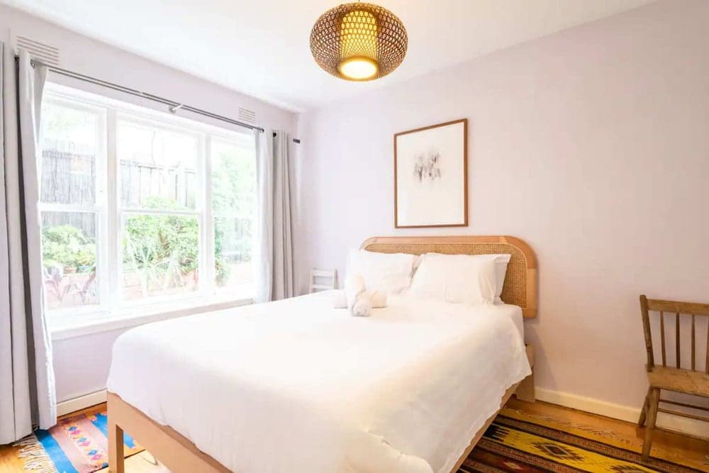 Sunny 1 Bedroom Flat in Quiet St Kilda With Parking