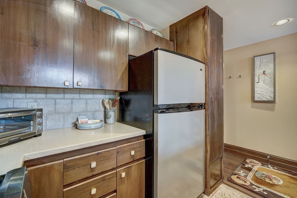 2br Condo In Arrowhead Village - 5 Minute Walk To Chairlift, Mountain Views! 2 Bedroom Condo by RedAwning