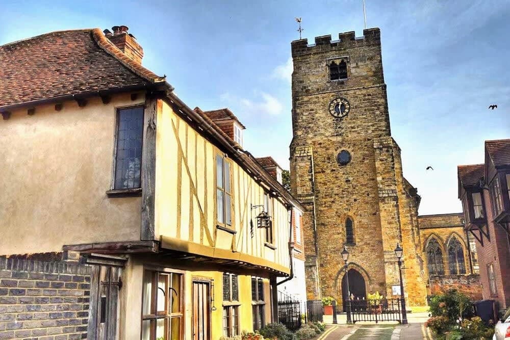 2 Bed in Historic Tonbridge - 35 Mins From London