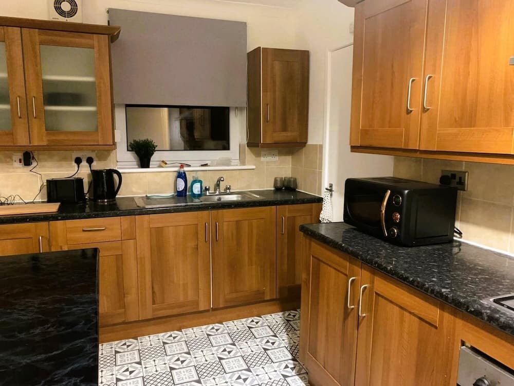 2 Bed in Historic Tonbridge - 35 Mins From London