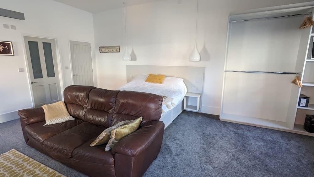 Gorgeous, Comfortable Apartment on the High Street