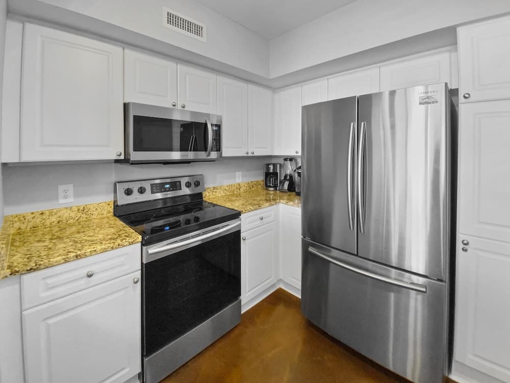 Driftwood 1 Bedroom Condo by Redawning