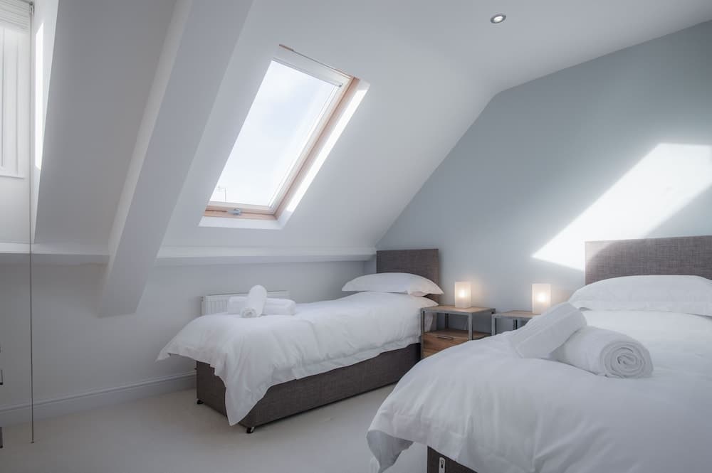 Skylark - 2 Bedroom Apartment - Tenby