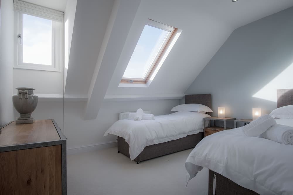 Skylark - 2 Bedroom Apartment - Tenby