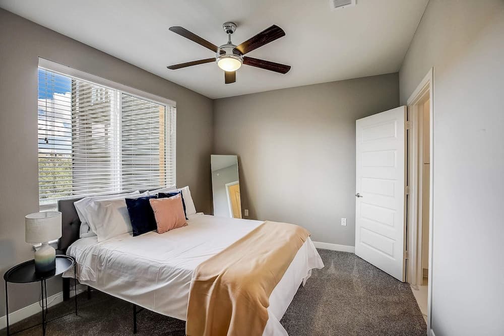 FRONTDESK Five Two At Highland Apts Downtown Austin