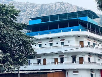 hotel rajgir international