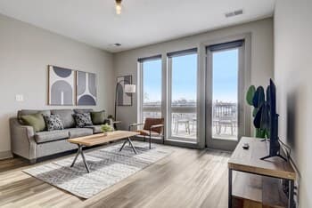 Frontdesk 2 BR Apt by Indianapolis Art Center