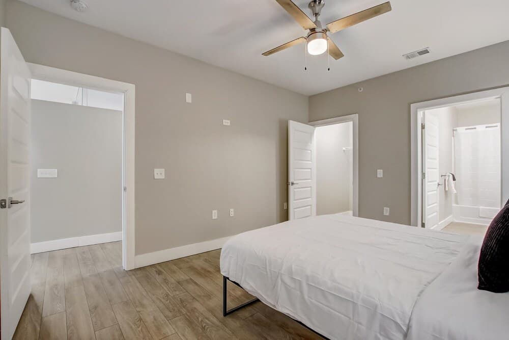 FRONTDESK The E'laan Apts Downtown Indianapolis