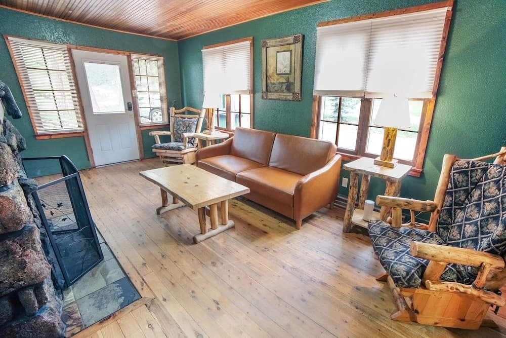 Charming Cabin, Next To National Park 3 Bedroom Cabin - #20-NCD0297