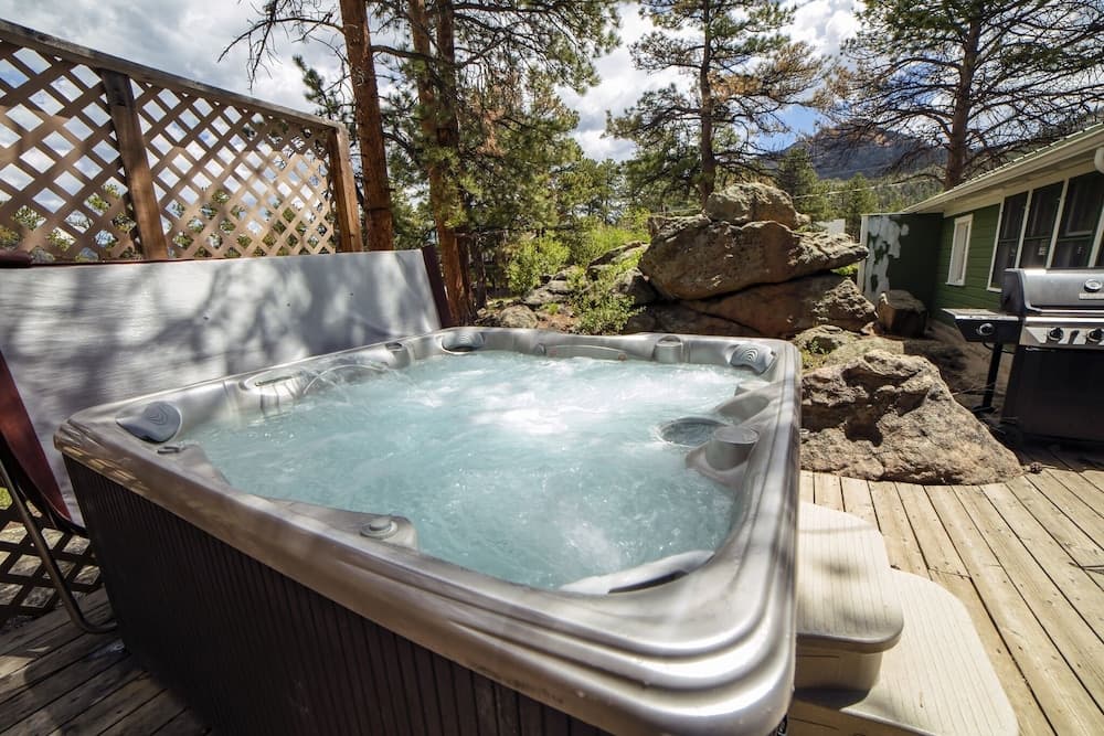 Charming Cabin, Next To National Park 3 Bedroom Cabin - #20-NCD0297