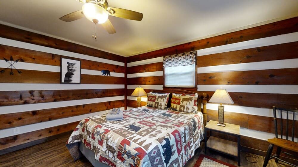 Sunflower Haven 2 Bedroom Cabin by Redawning