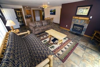 Rocky Mountain Retreat 1A- 4 Bedroom/3 Bath With Personal hot tub Offers Panoramic Mountain Views 4 Cabin