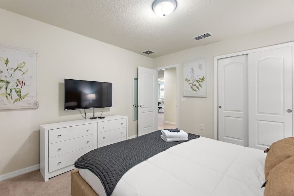 Pink Oasis @ Windsor Westside By Shine Villas #114 6 Bedroom Villa