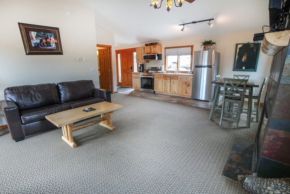 Rocky Mountain Retreat 1B - 1 bedroom attached cabin with personal hot tub 1 Cabin