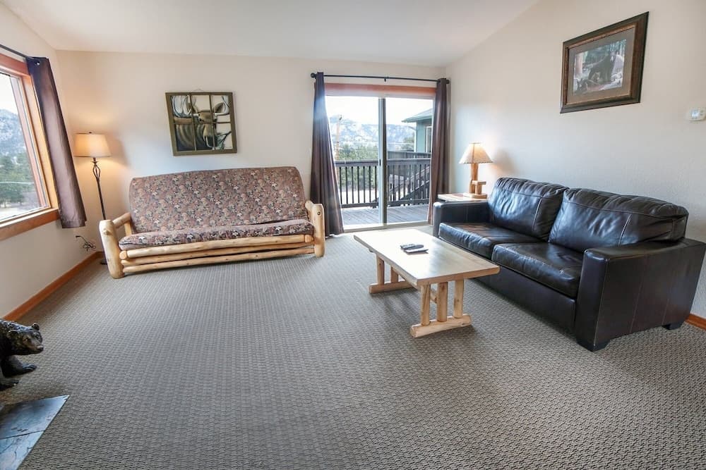 Rocky Mountain Retreat 1B - 1 bedroom attached cabin with personal hot tub 1 Cabin