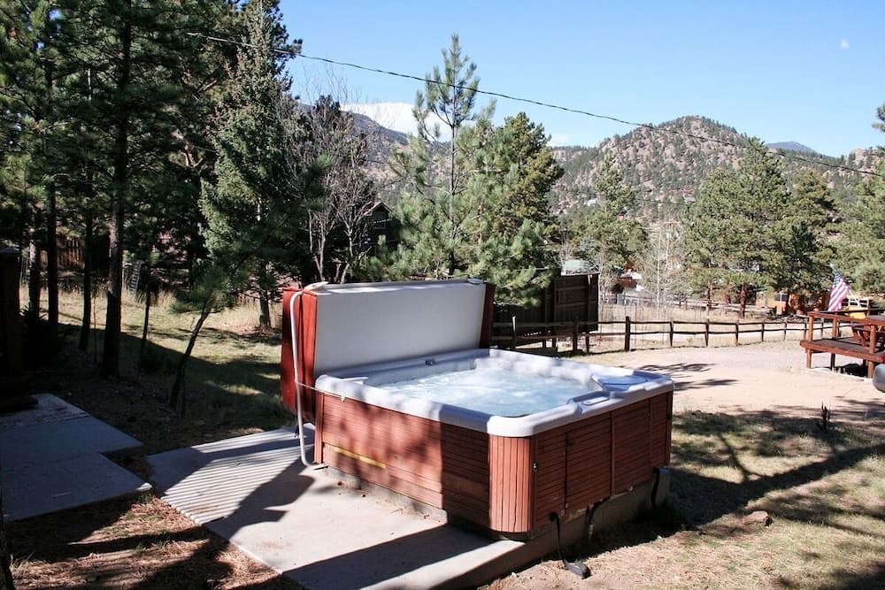 Mountain Pine Cabin With Personal Hot Tub - Dog-friendly! 3 Bedroom Cabin - #20-NCD0296