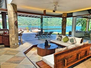 Mans o Magn Fica de 8 Quartos Frente mar