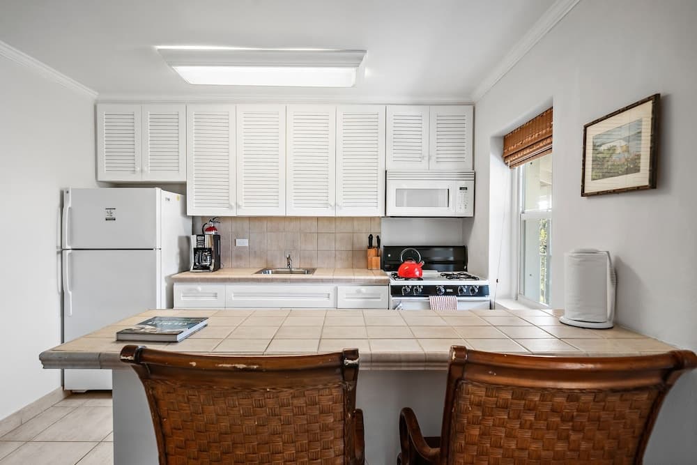 Hut Pointe #6 2 Bedroom Apts