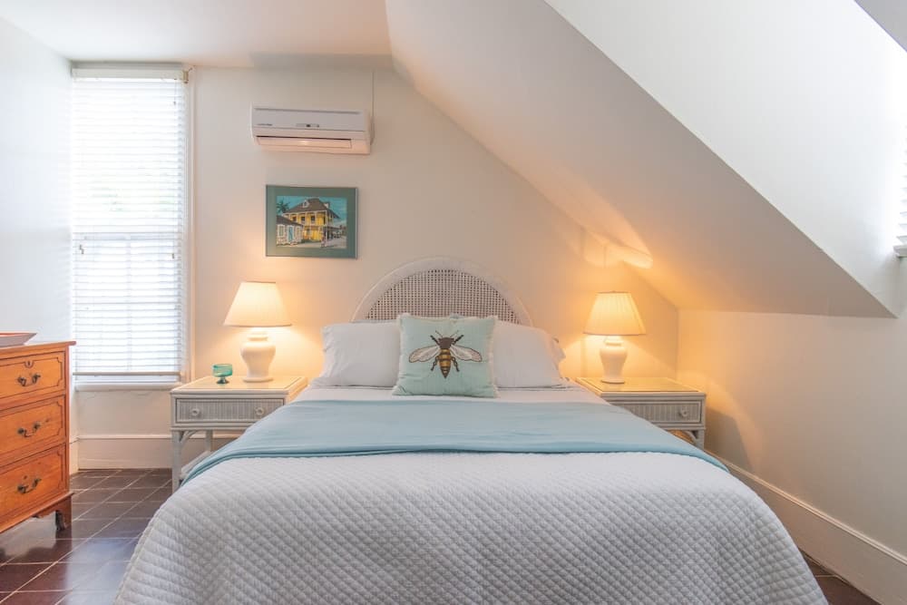 Folly & Guest House 6 Bedroom Home