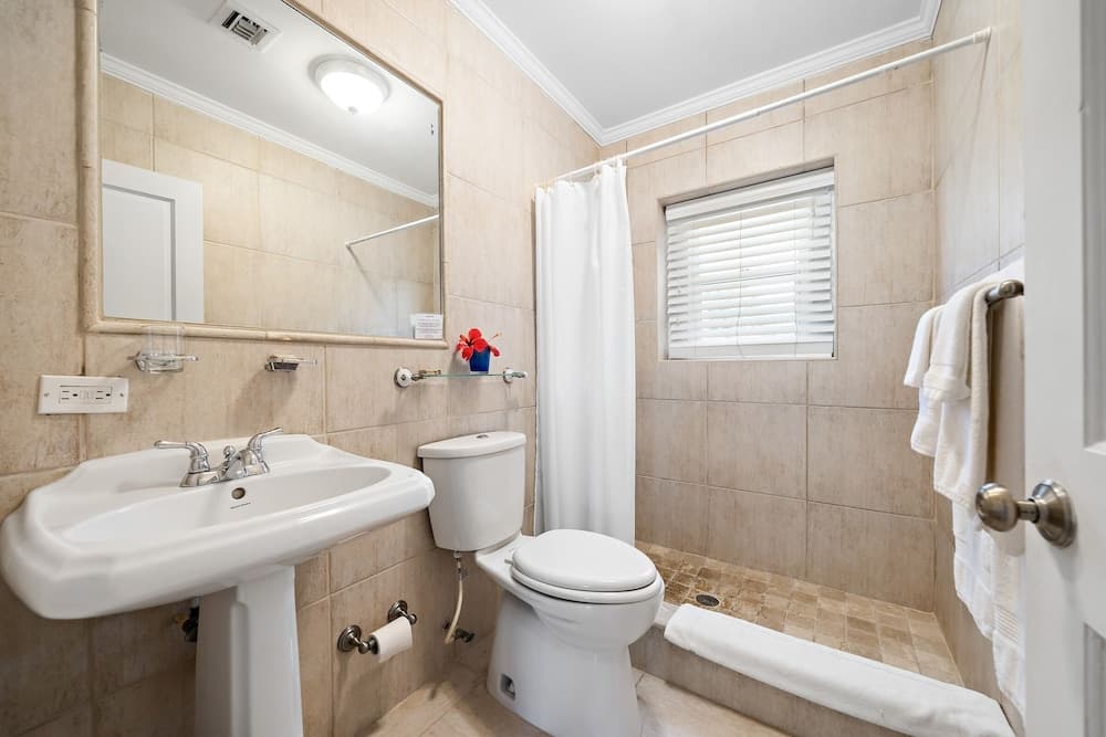 Hut Pointe #5 2 Bedroom Apts