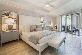 Residence 302 2 Bedroom Condo by Redawning