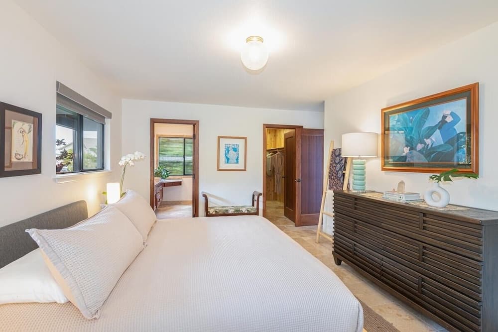 Hale Kaweonui 3 Bedroom Home by RedAwning