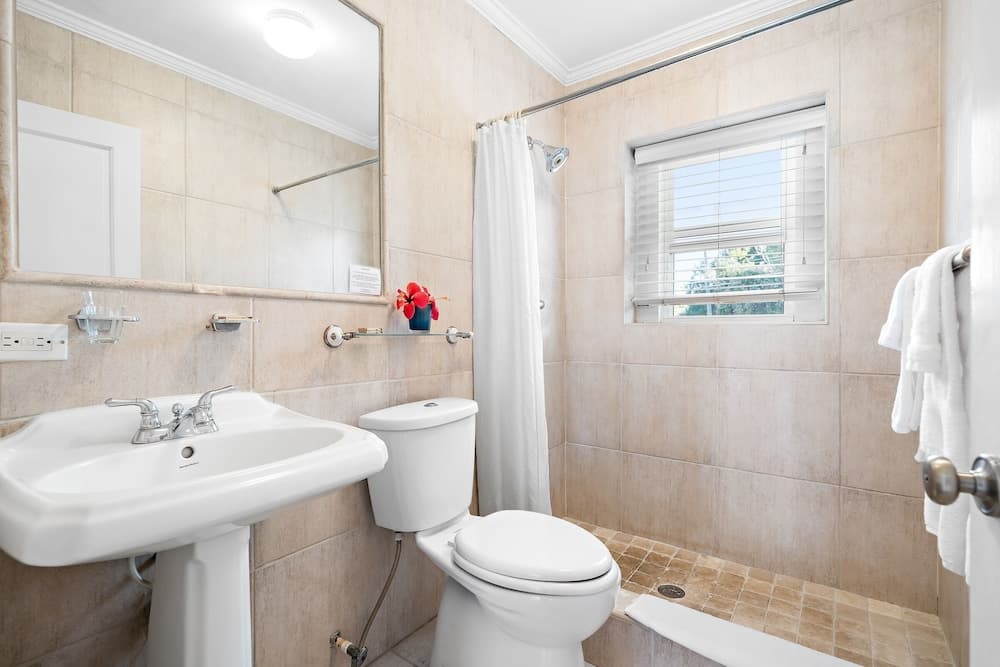 Hut Pointe #7 2 Bedroom Apts