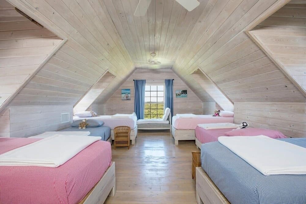 Buccaneer Hill Main House 5 Bedroom Home