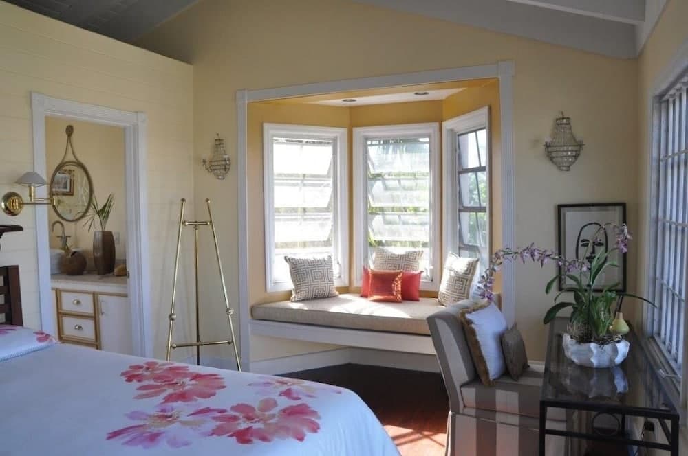 Long Island Breeze Compound 6 Bedroom Home