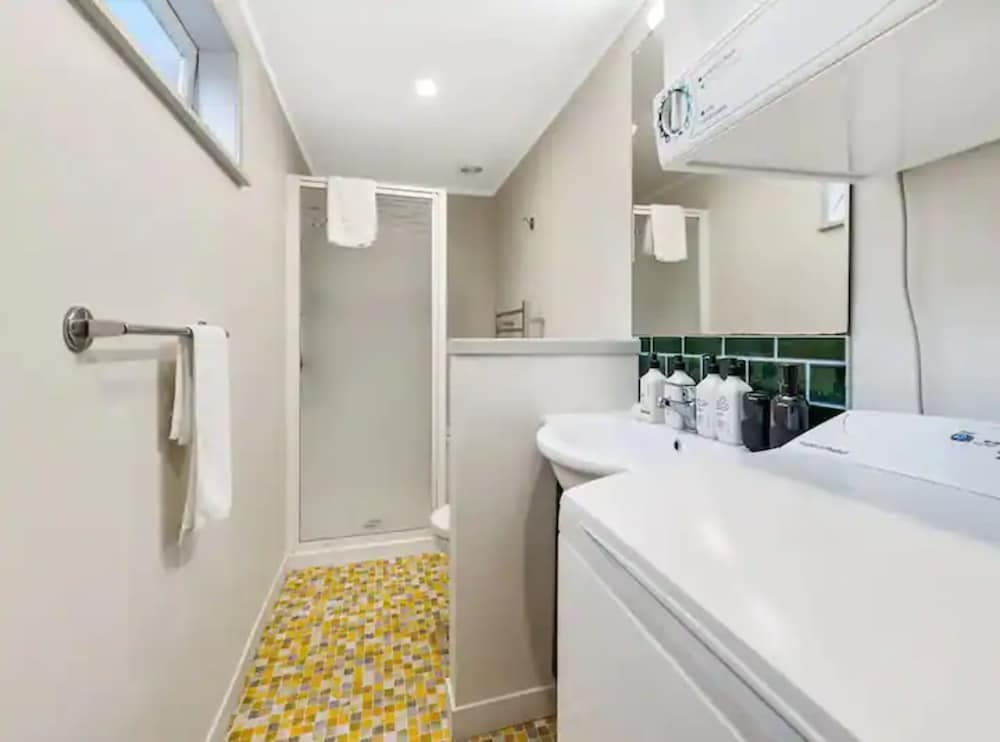 Lovely 3-Bedroom Home With Free Parking