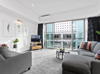 Modern, One Bedroom Princes Wharf Apartment W/ Ac