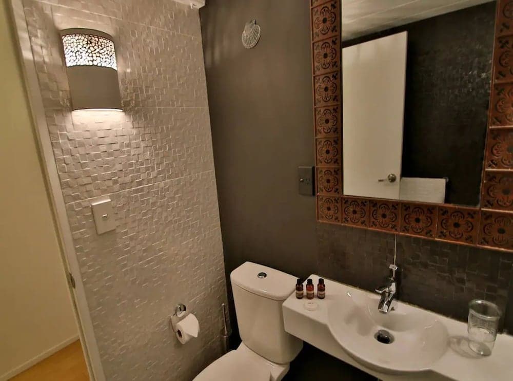 Stylish, Unique Loft. Superb Location On Queen St