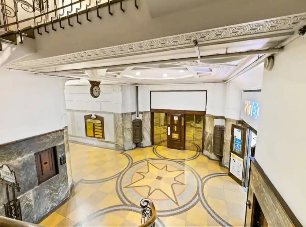 Lovely 1-Bedroom Apartment On Queen Street!