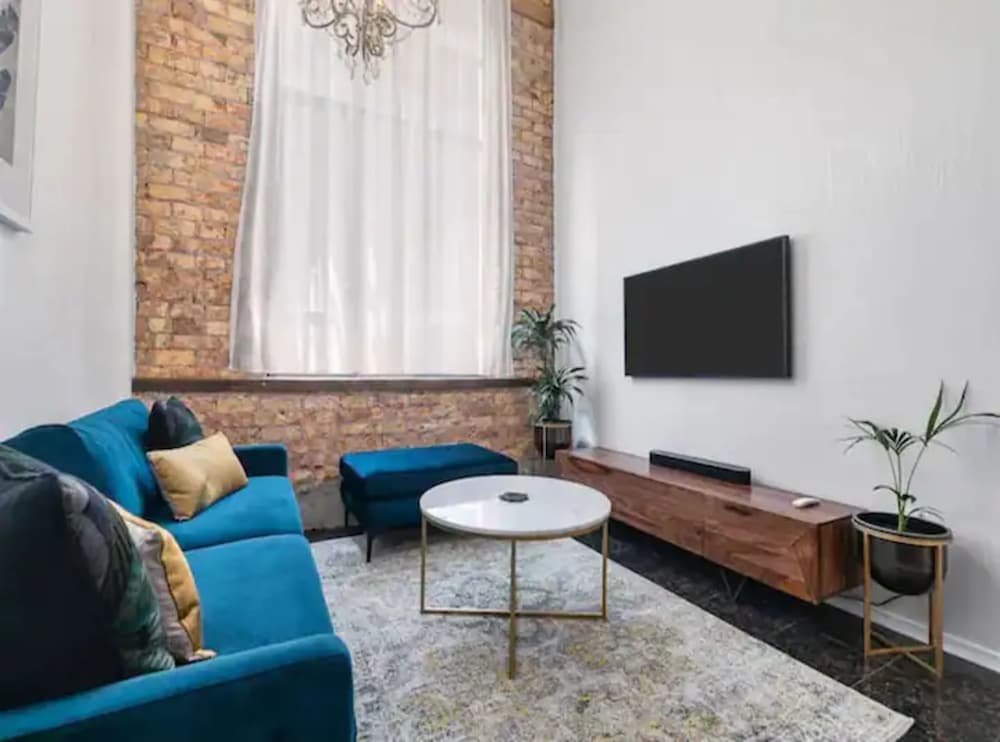 Stylish Loft Apt in CBD w/ King Bed I Zodiak Stays