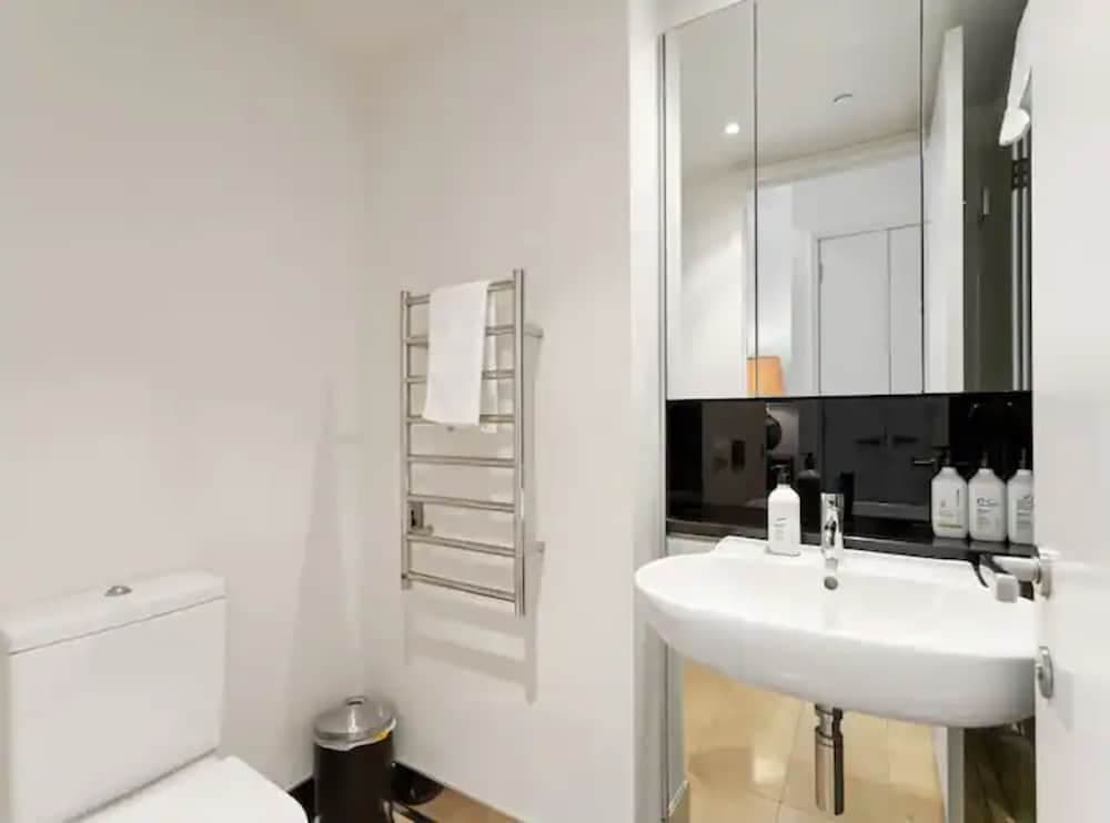 Gorgeous 2BR in Wynyard Quarter by Zodiak Stays