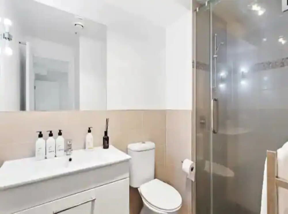 Central Modern Apt. w/ Working Space Zodiak Stays