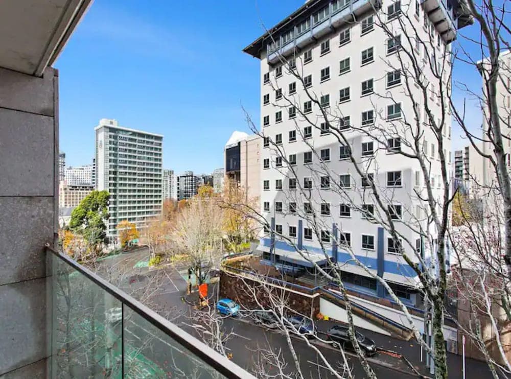 Central Modern Apt. w/ Working Space Zodiak Stays