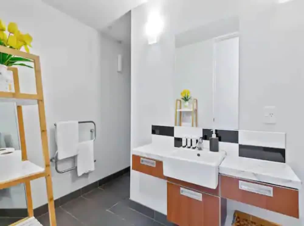 Lively and Stunning Central Apt by Zodiak Stays