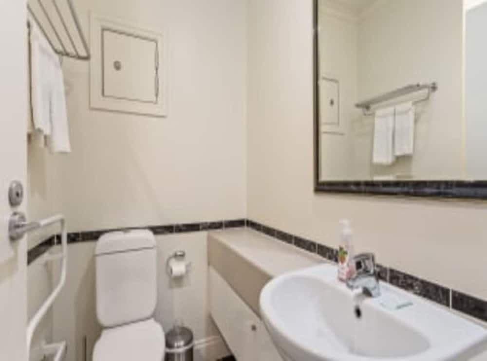 Superking Bed in Stylish Apartment I Zodiak Stays