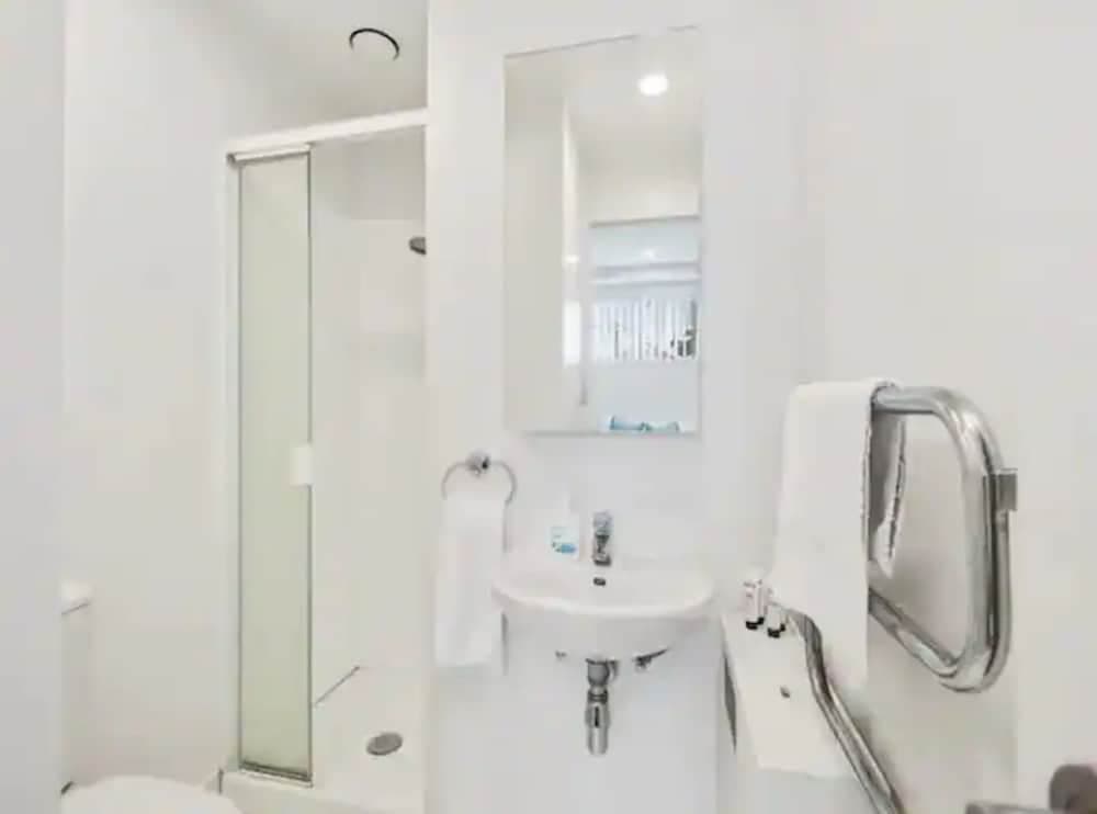 Lovely Two Bedroom Apartment Close To Sky Tower