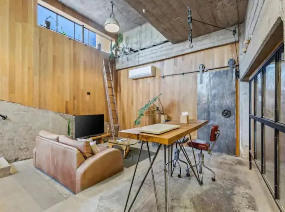 Unique Industrial-Style Apartment In Auckland