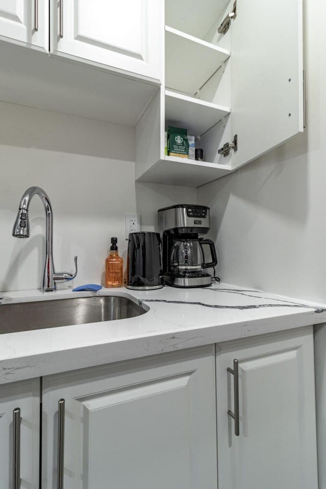 Premium 1 Bed - Mins to UOW Shops Farmer Market