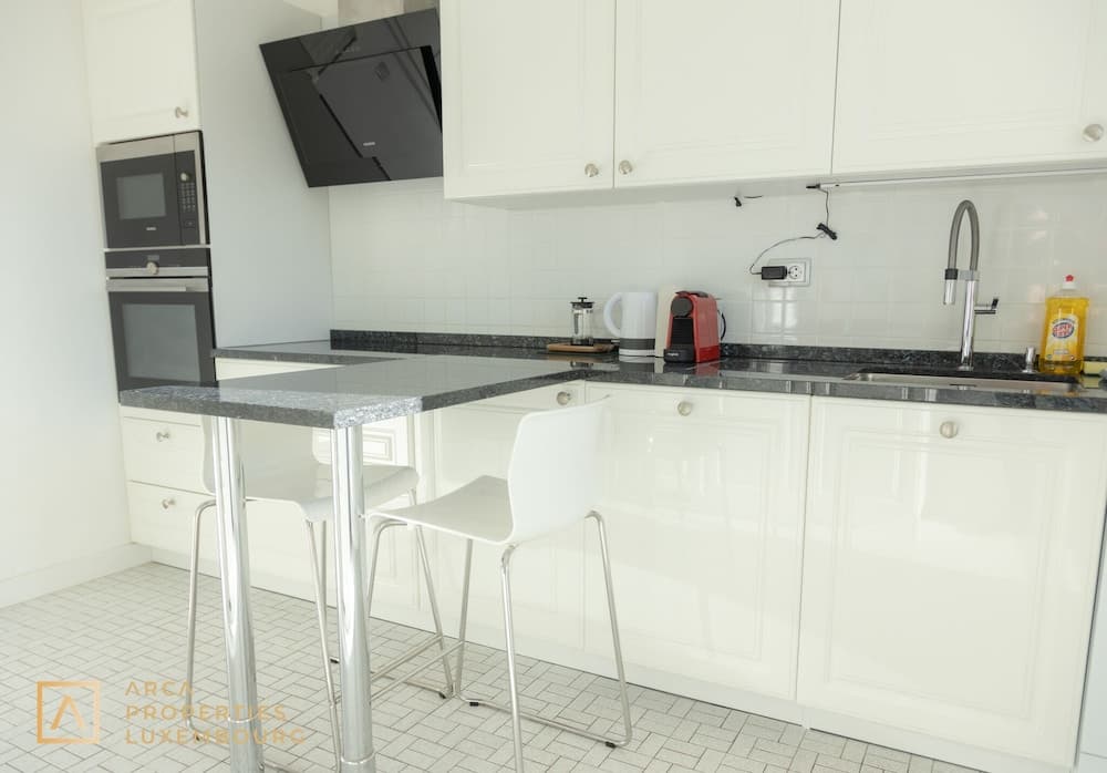 Modern Chic 2BR Apt W Balc close 2 cntr