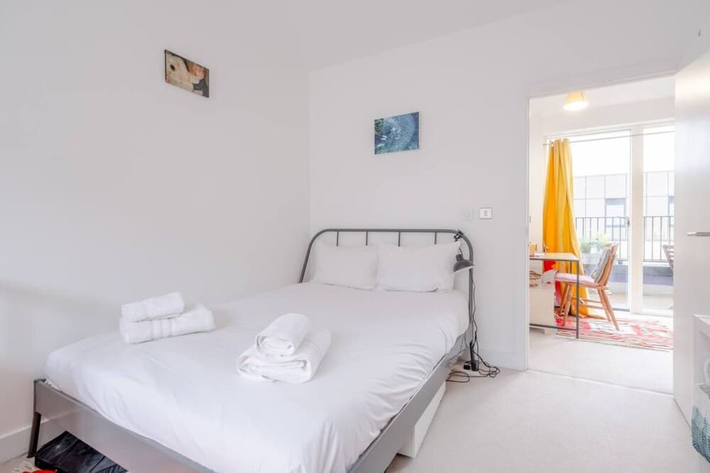 Bright 2 Bedroom Maisonette Near Stratford